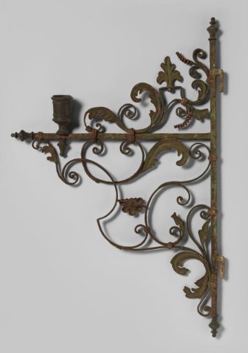 Hanging arm, coll. Mannheimer.
