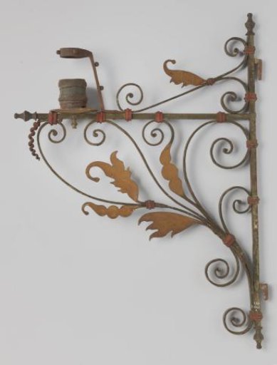 Hanging arm, coll. Mannheimer.