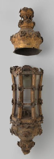 Lantern base with coats of arms above the panes
