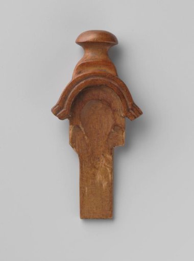 Lid of a grater made of palm wood