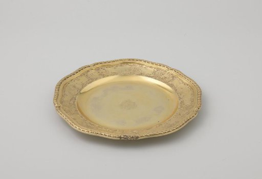 Underplate of gilt silver with slightly lobed rim. Decorated with five panels with putti between water animals.