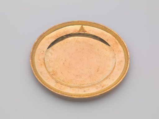 Plate of gilded silver, with a palmette border. On the flat surface the engraved coat of arms of Potemkin.