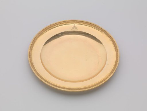 Silver-gilt plate, with palmette border. On the surface the engraved coat of arms of Potemkin.