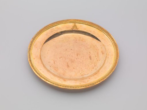 Silver-gilt plate, with palmette border. On the surface the engraved coat of arms of Potemkin.