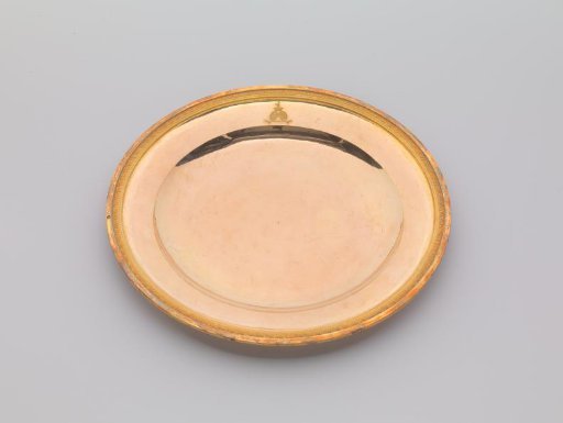 Plate of gilded silver, with palmette border. On the field the engraved coat of arms Potemkin.