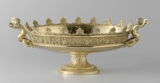 Dish covers, coolers, soup tureens, salt cellars, pepper and mustard pots, sauceboats
