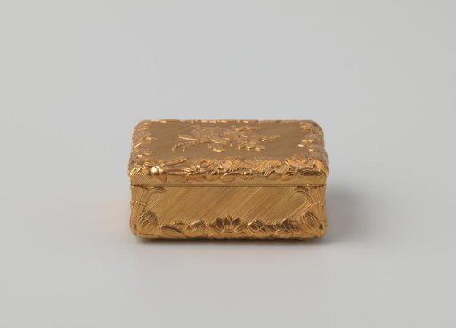 Snuff box