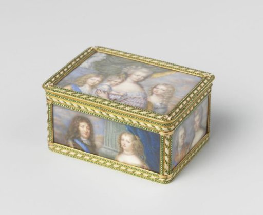 Snuffbox of gold, painted with miniature portraits of the Bourbons