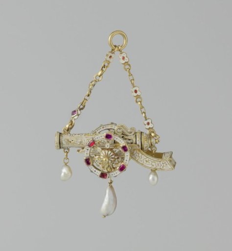 Pendant in the shape of a cannon on a carriage