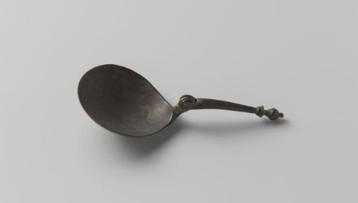 Spoon with folding handle