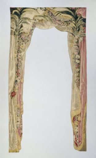 Corner piece with draperies, palm trees and floral garlands