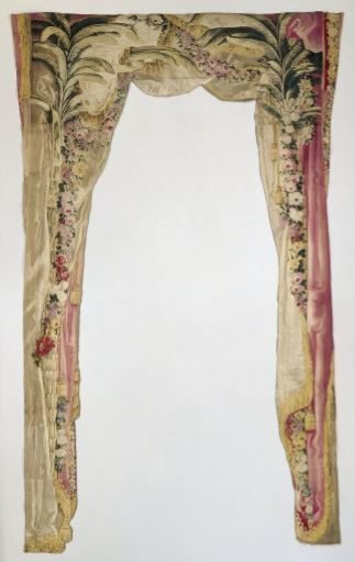 Corner piece with draperies, palm trees and floral garlands