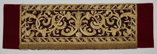 Lambrequin or strip of appliqué embroidery