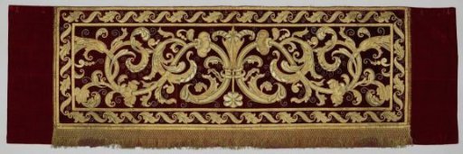 Lambrequin or strip of appliqué embroidery