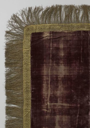 Tablecloth of silk velvet, finished with gold braid and gold fringe