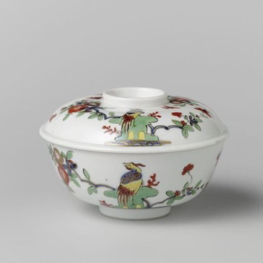 Lid, Multicolored Painted with a Kakiemon Decoration
