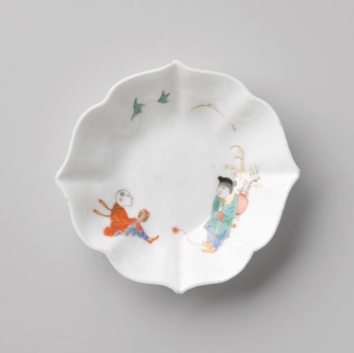 Saucer, polychrome painted with a Kakiemon decoration