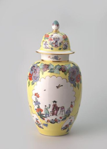 Vase with lid, multicolored painted with Chinese figures in cut-out lobed circles on a yellow ground