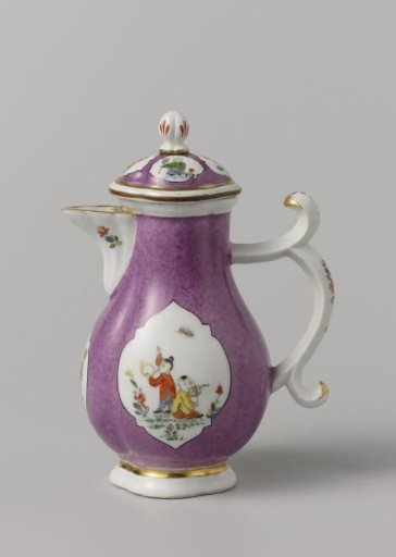 Milk jug with lid, multicolored painted with chinoiserie in cut-out quatrefoils on a violet ground