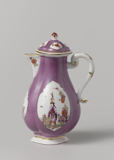 Coffee pot with lid, multicolored painted with Chinese figures in cut-out quatrefoils on a violet ground