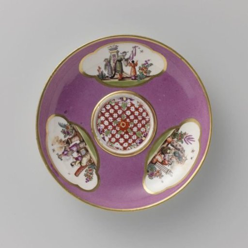 Underplate, multicolored painted with chinoiserie in cut-out quatrefoils on a violet ground