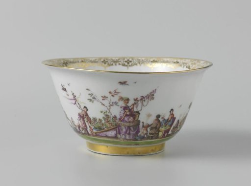 Bowl, multicolored painted with chinoiserie and the coat of arms of the Venetian Morosini family