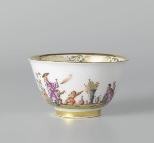Cup, multicolored painted with chinoiserie and the coat of arms of the Venetian Morosini family