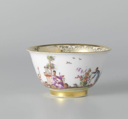 Cup, multicolored painted with chinoiserie and the coat of arms of the Venetian Morosini family
