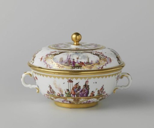 Tureen with underplate