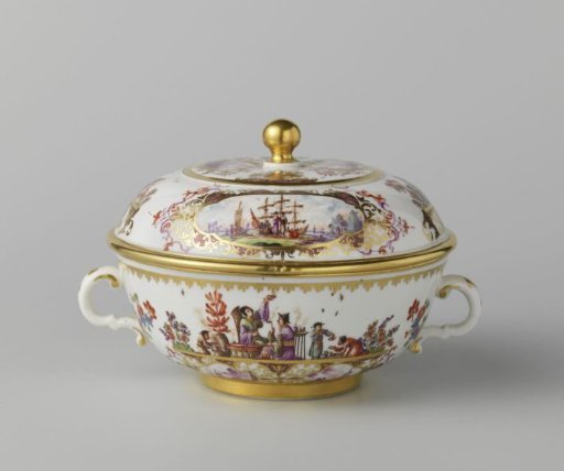 Tureen with underplate