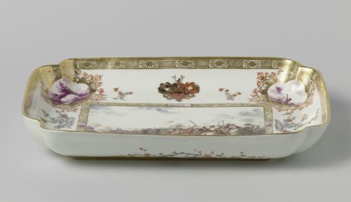 Plate, polychrome painted with a cavalry battle and the coat of arms of Ernst Johann Count of Biron (1690–1772) and the mirror monogram of his wife Benigne Gottlieba Trotha