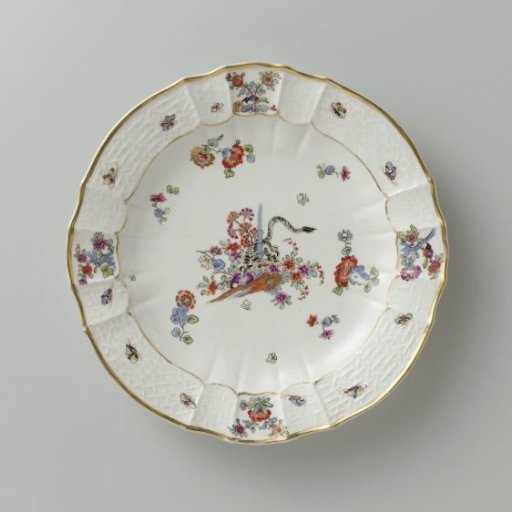 Round Plate, Multicolored Painted with a Kakiemon Decoration