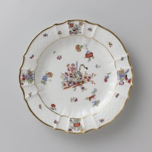 Round plate, multicolored painted with a Kakiemon decoration