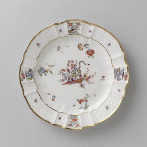 Round plate, multicolored painted with a Kakiemon decoration
