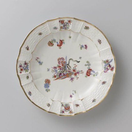 Round plate, multicolored painted with a Kakiemon decoration