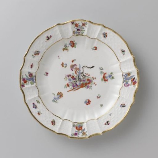 Round plate, multicolored painted with a Kakiemon decoration
