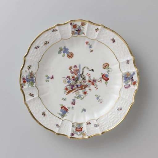 Round plate, multicolored painted with a Kakiemon decoration