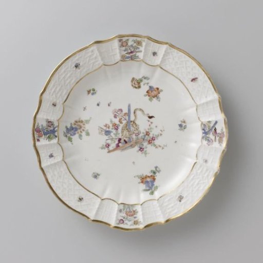 Round plate, multicolored painted with a Kakiemon decoration
