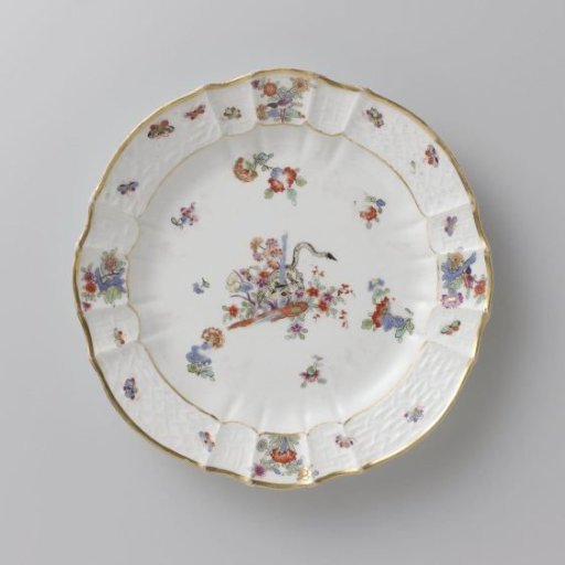Round plate, polychrome painted with a Kakiemon decoration