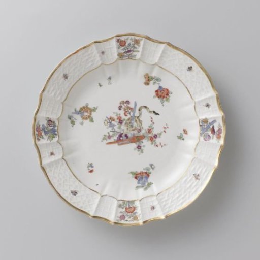 Round plate, multicolored painted with a Kakiemon decoration