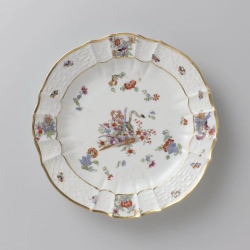 Round plate, multicolored painted with a Kakiemon decoration