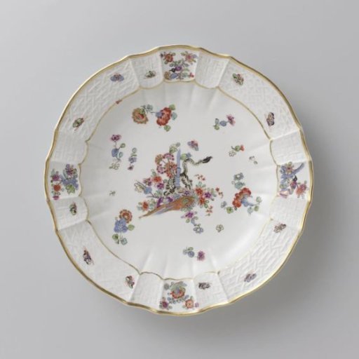 Round plate, multicolored painted with a Kakiemon decoration