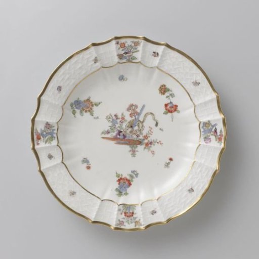 Round Plate, Colorfully Painted with a Kakiemon Decoration