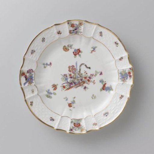 Round plate, multicolored painted with a Kakiemon decoration