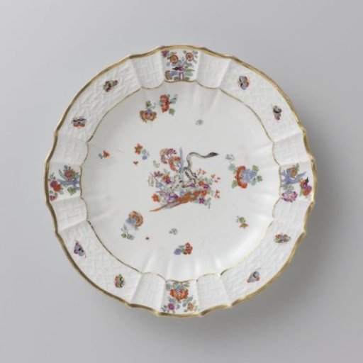 Round plate, multicolored painted with a Kakiemon decoration
