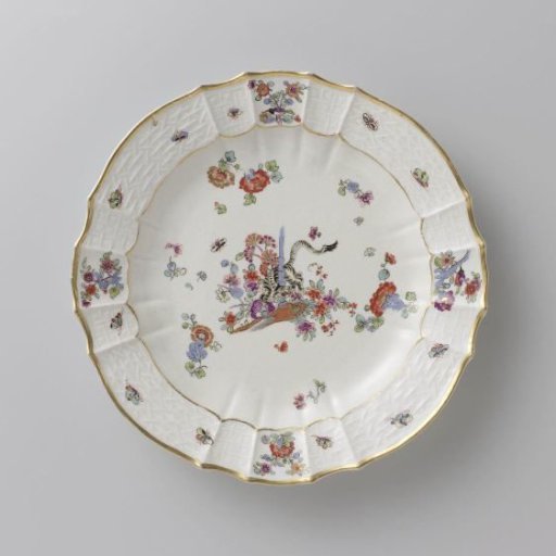 Round plate, multicolored painted with a Kakiemon decoration