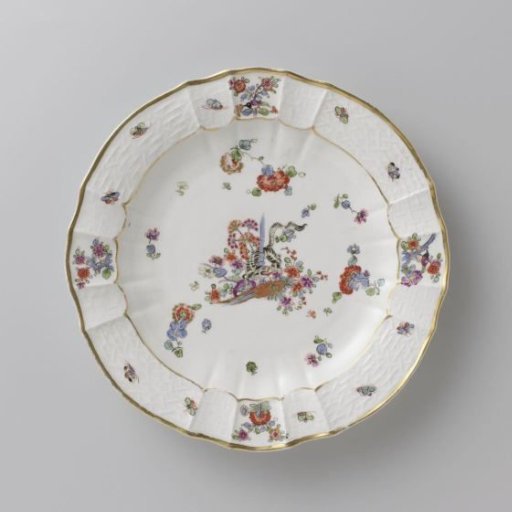 Round plate, multicolored painted with a Kakiemon decoration