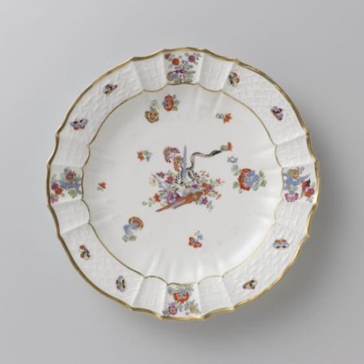 Round plate, multicolored painted with a Kakiemon decoration