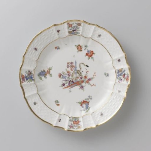 Round Plate, Colorfully Painted with a Kakiemon Decoration