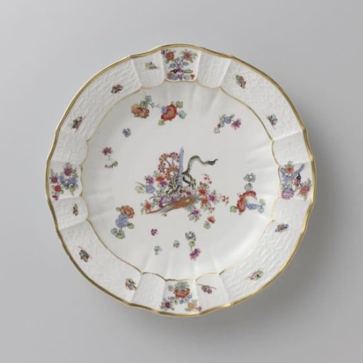 Round Plate, Colorfully Painted with a Kakiemon Decoration